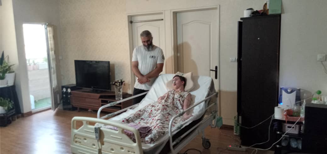 تامین برق اضطراری با خریداری یک دستگاه یو پی اس برای دختر آسیب دیده فردیسی