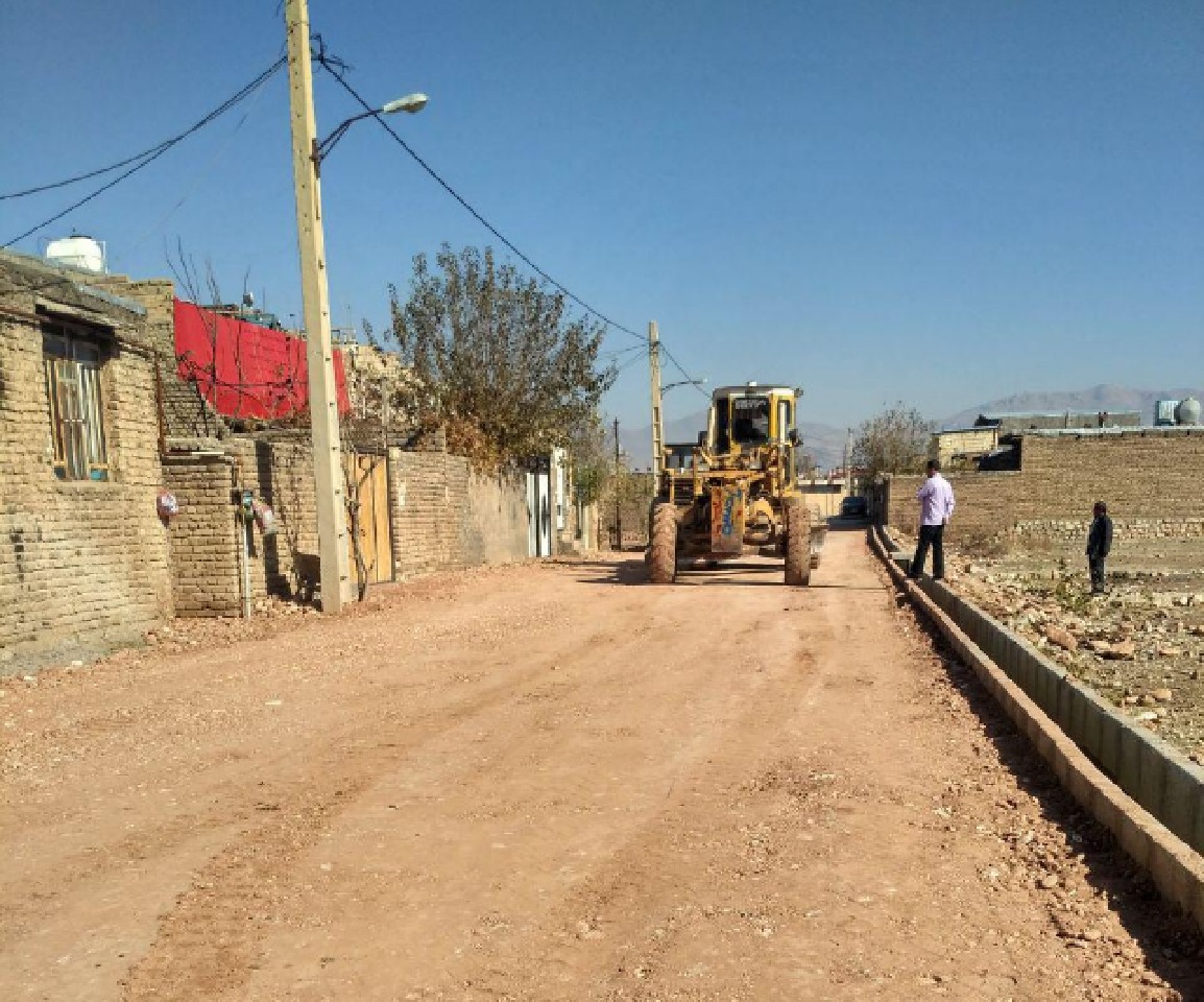 آسفالت معابر روستای شهرستان مه ولات به همت یک نیکوکار