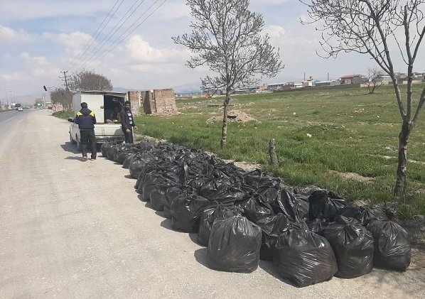 جمع‌آوری ۵۶ تن زباله از حریم جاده‌های استان مرکزی