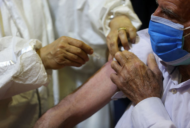 واکسیناسیون نیمی از افراد بالای ۶۰ سال در استان یزد