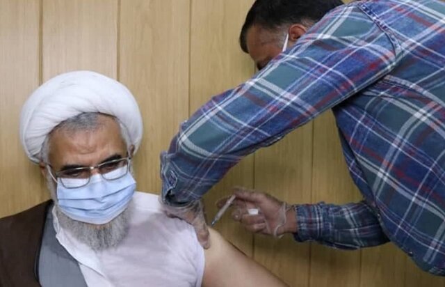 تزریق واکسن ایرانی کرونا به نماینده ولی فقیه در هرمزگان