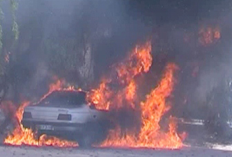 آتش سوزی دو خودرو در اصفهان