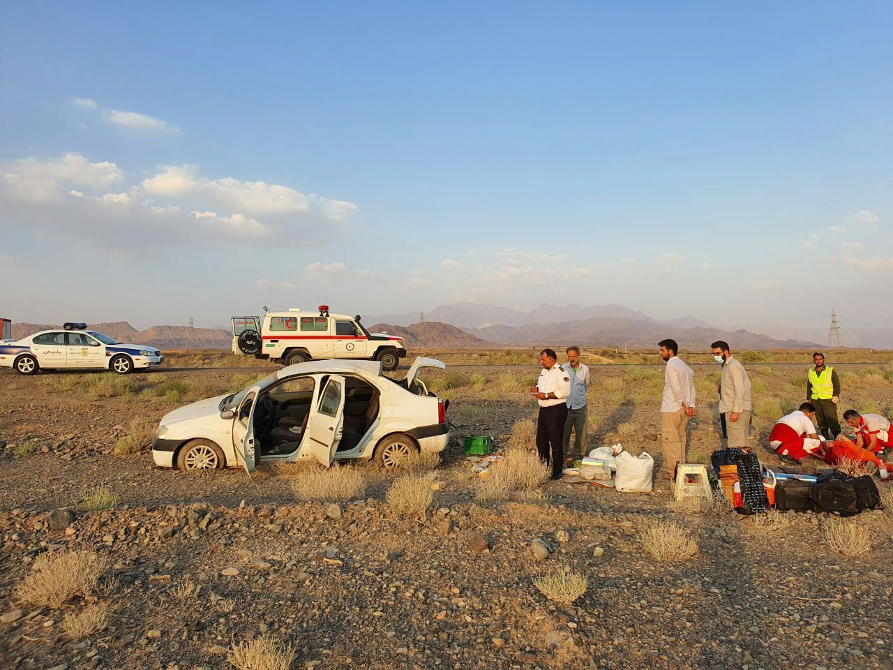 پنج مصدوم در واژگونی خودروی سواری در محور اردستان-بادرود