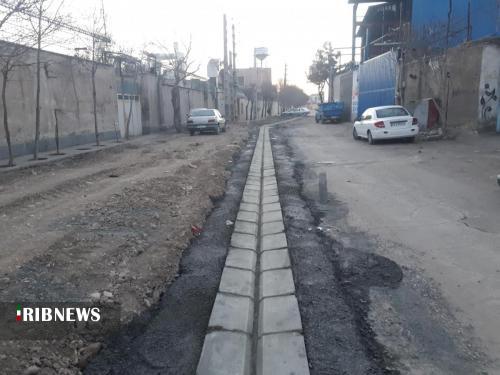 آغاز بازآفرینی محله موسک مریوان با اجرای جدول گذاری و آسفالت