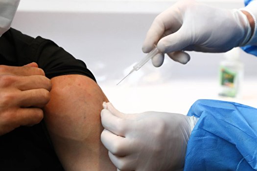 تزریق واکسن کرونا به کادر درمان مراکز نگهداری معتادان متجاهر