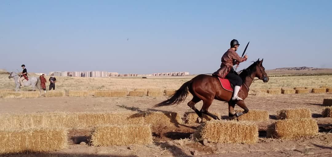 برگزاری مسابقات کمان گیری روی اسب در چهارباغ