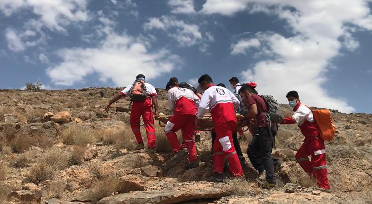 نجات جان مصدوم ۲۰ ساله در ارتفاعات شیرکوه
