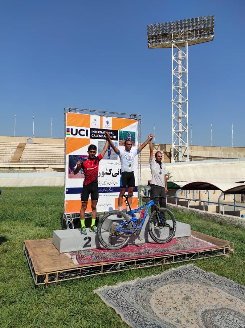 فارس نایب قهرمان مسابقات دوچرخه سواری کوهستان آقایان کشور