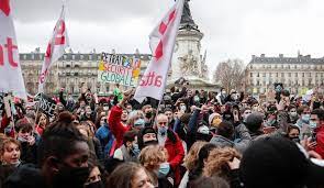 تظاهرات هزاران فرانسوی در اعتراض به سیاست های بهداشتی دولت
