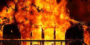 آتش سوزی موسوم به دیکسی در کالیفرنیا، شهر گرینویل را خاکستر کرد