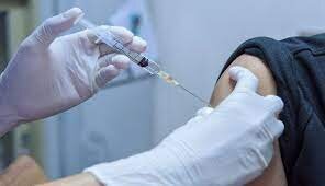 تزریق واکسن کرونا به کادر پایگاه چهارم شکاری وحدتی دزفول