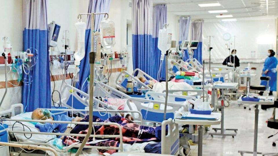 تخت‌های بیمارستان‌های آبیک پر شده از بیماران بد حال کرونایی