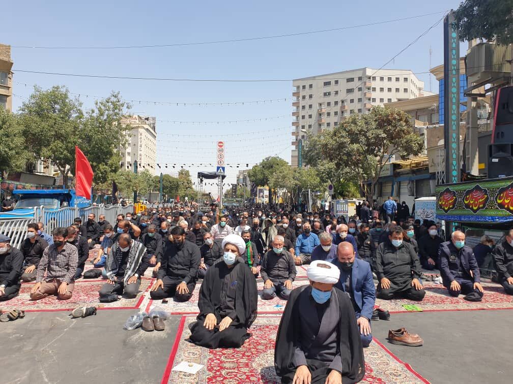 اقامه نماز ظهر عاشورا در مشهد