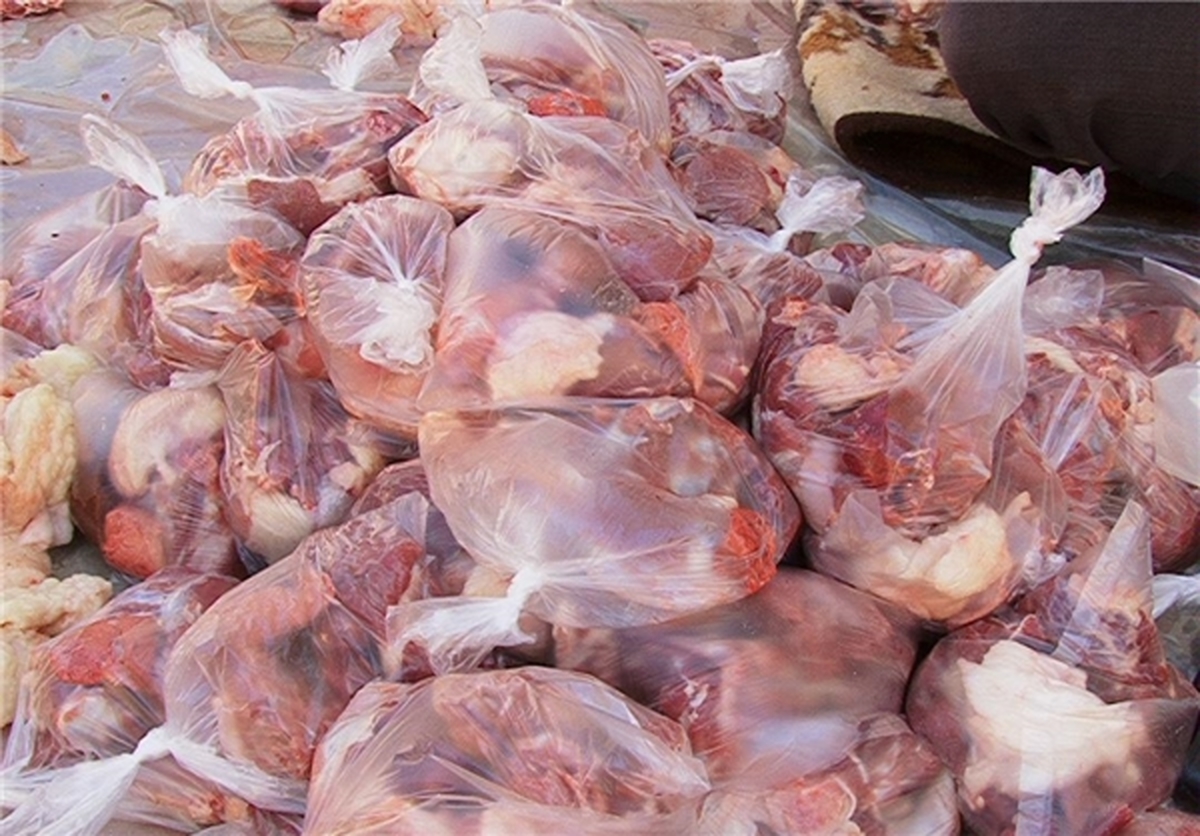 توزیع ۲۴۰۰ بسته گوشت قرمز  بین نیازمندان