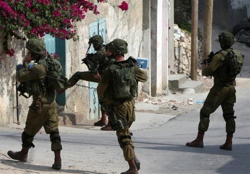 یورش نظامیان صهیونیست به خانه‌های دو تن از رهبران حماس