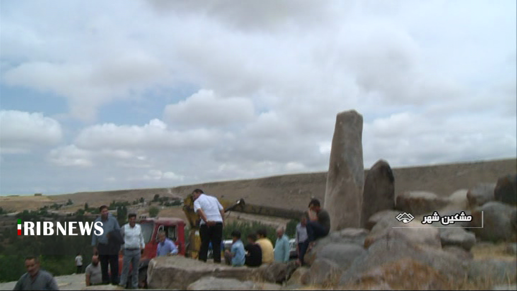 کشف سنگ افراشته‌هایی در روستای احمد آباد مشگین شهر