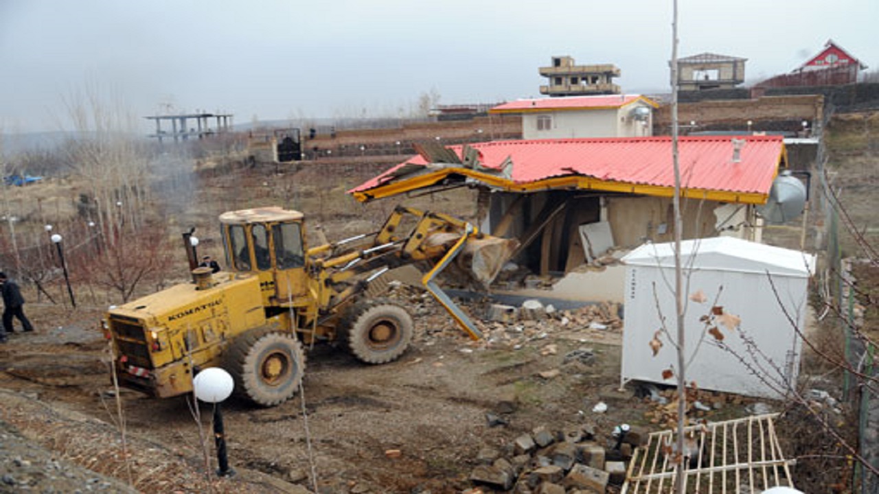 تخریب ساخت و ساز‌های غیرمجاز کشاورزی در سامان
