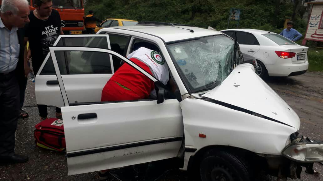 نجات مصدومان ۲ خودروی سواری در جاده آستارا- اردبیل