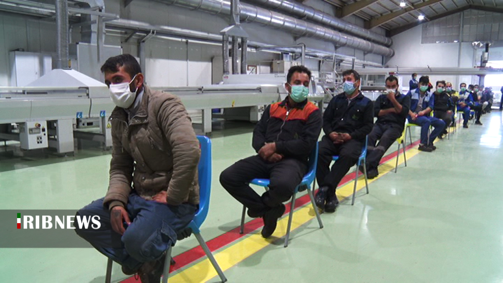 آغاز واکسیناسیون کارگران علیه بیماری کرونا در استان اردبیل