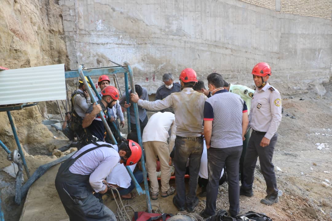 فوت کارگری در ریزش آوار چاه هفت متری در اصفهان