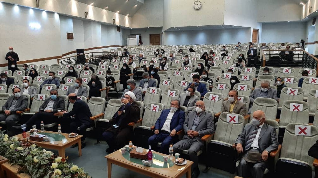 اهدای ۲۰۰ دستگاه تبلت به دانش آموزان استان قزوین