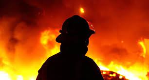آتش سوزی انبار ضایعات چوب در پارک صنعتی لیا