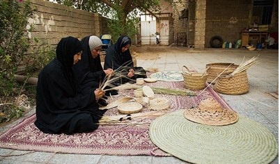 حصیر بافی ؛ هنری گِره خورده به نخل های خوزستان