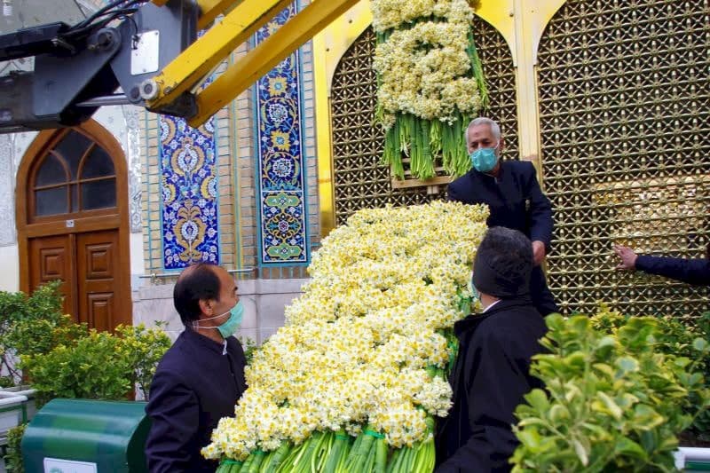 ابلاغ مراتب ثبت ملی آیین اهدای ۸هزار شاخه گل نرگس به حرم مطهر رضوی