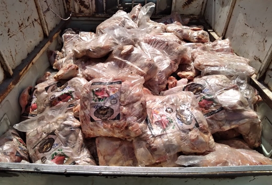 کشف ۴۰۰ کیلوگرم گوشت مرغ منجمد با لیبل جعلی درقاینات