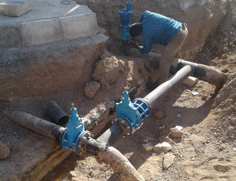تعمیرات اصلاحی خط انتقال آب روستا‌های پیکان و سعادت آباد
