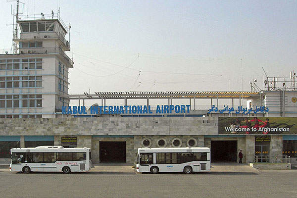 طالبان: فردا کنترل فرودگاه کابل را در دست می‌گیریم