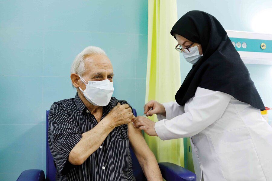 تزریق ۲۰۰ هزار دُز واکسن کرونا در ایلام