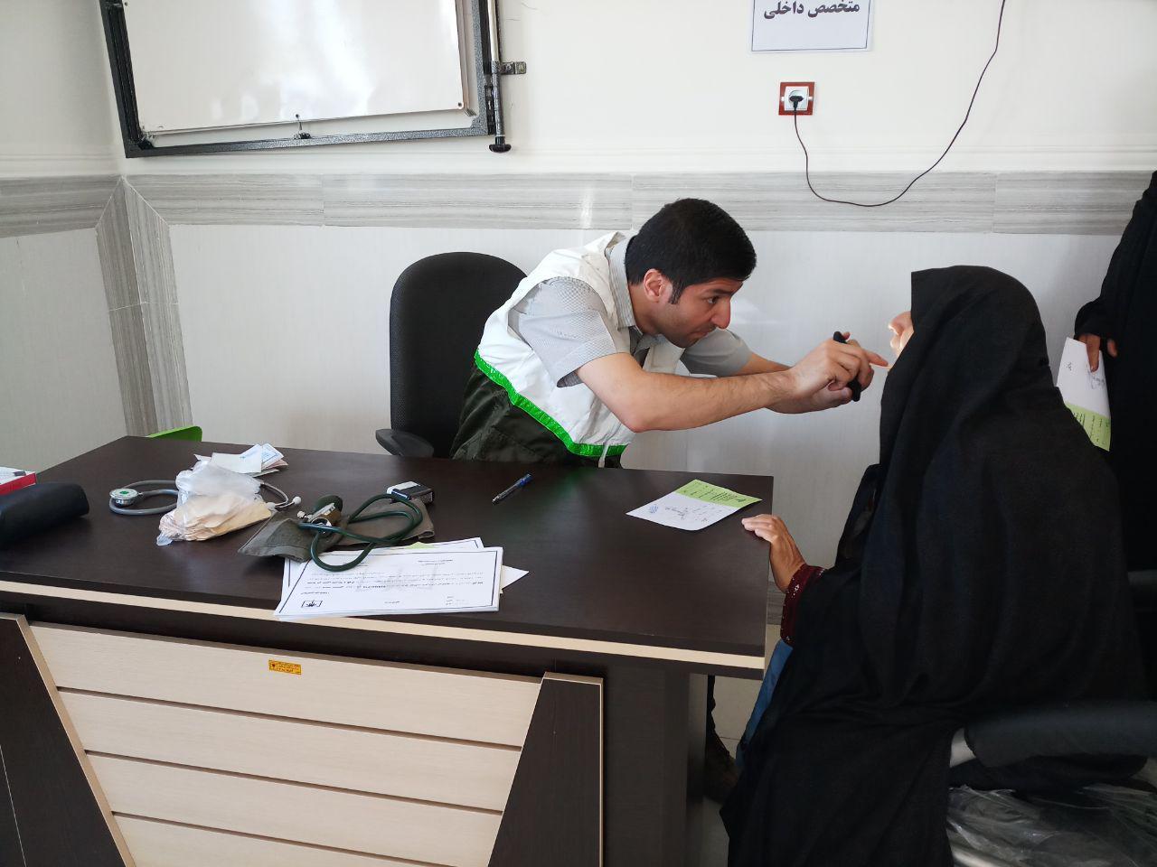 ویزیت رایگان پزشکان بسیجی در مناطق محروم اندیمشک