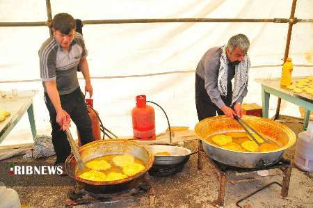 پخت 25 هزار قرص نان سوروک در شهر مهریز