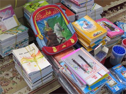 اهدا ۱۵۰ بسته لوازم التحریر به کتابخانه‌های روستایی ایلام