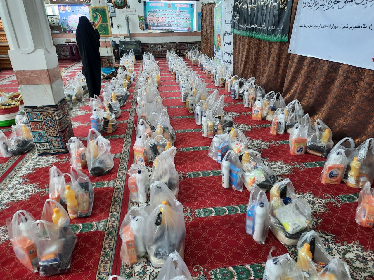 توزیع بسته های کمک معیشتی در لاهیجان
