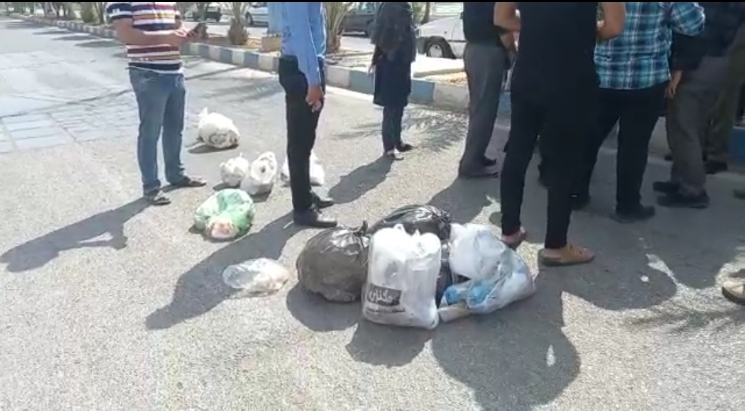 انباشت زباله در خیابان‌های خرمشهر