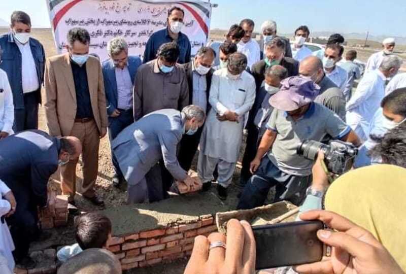 خشت‌گذاری مدرسه خیرساز بخش پیرسهراب درجنوب سیستان وبلوچستان