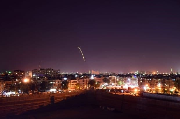 مقابله پدافند هوایی سوریه با حملات دشمن در حمص