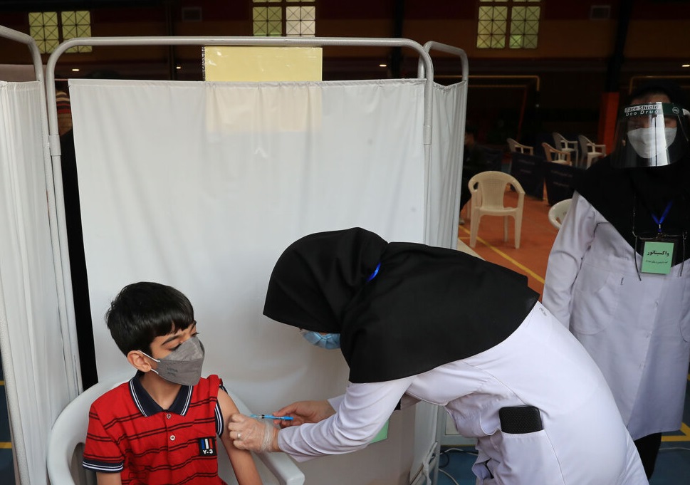 واکسینه شدن ۳۴۰ هزار دانش‌آموز خراسان رضوی علیه کرونا
