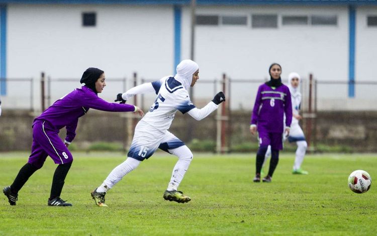 نخستین دوره مسابقات فوتبال بانوان در کیش