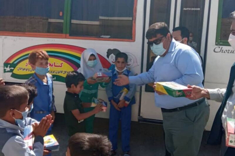 تجهیز کتابخانه‌ های سیار روستایی کانون پرورش فکری استان‌ بوشهر