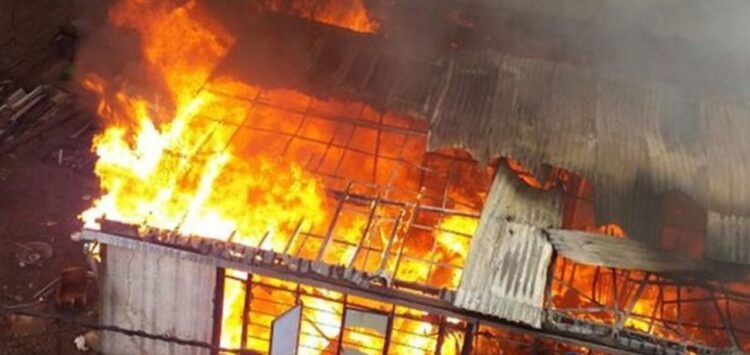 آتش سوزی در کارگاه و انبار مواد شوینده در ساوه