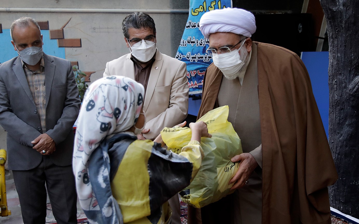 بازدید تولیت آستان قدس رضوی از مرکز نگهداری کودکان بی سرپرست در مشهد