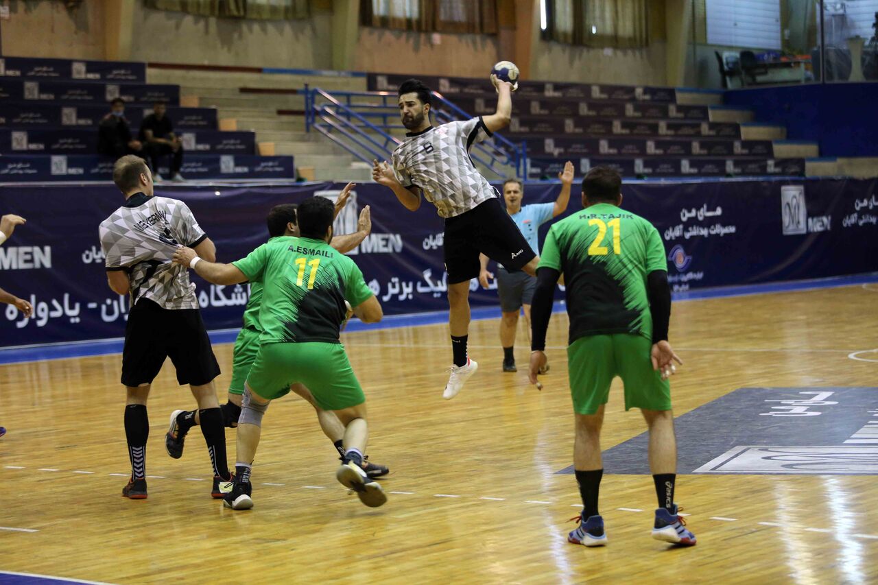 هندبالیست های کرمانی روی نوار پیروزی در لیگ برتر