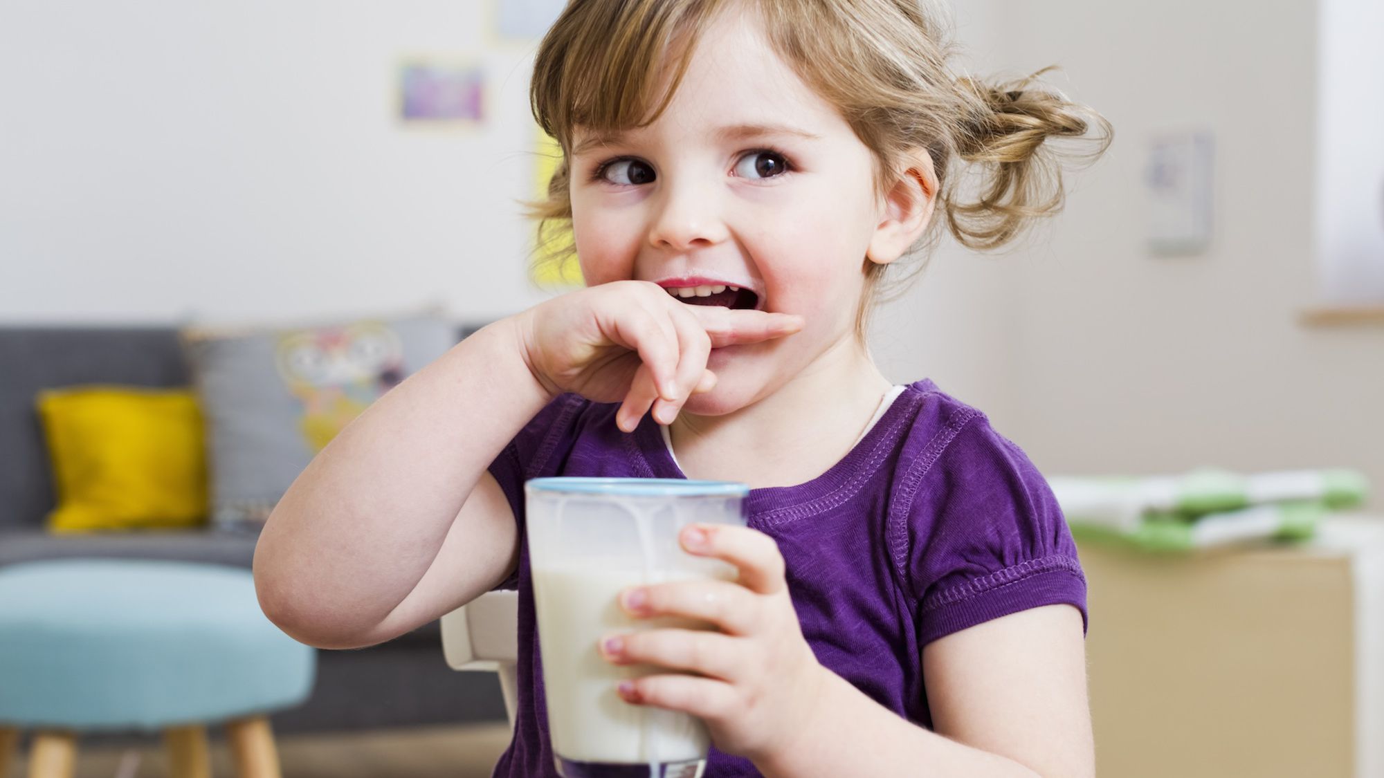کودکان شیر پرچرب بخورند یا کم‌چرب؟
