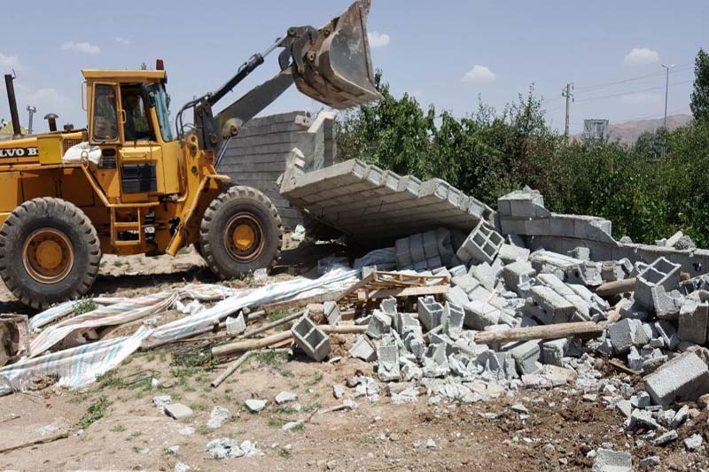 تخریب پنج مورد ساخت و ساز غیر مجاز در اراضی کشاورزی قزوین