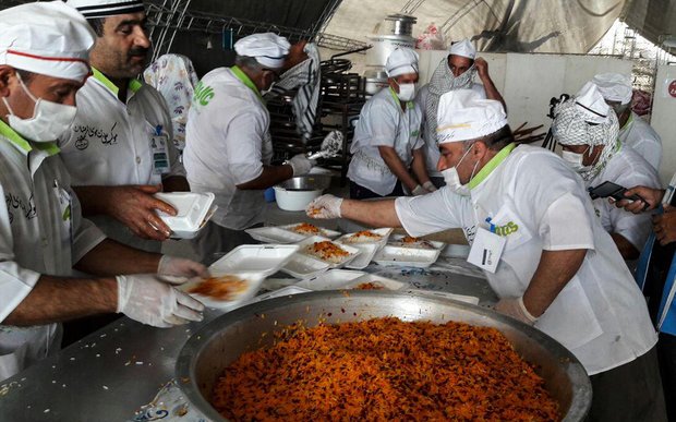 توزیع روزانه ۱۶ هزار پرس غذا در مهران