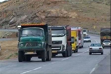 کامیون‌ها در محور اسلام آباد غرب تردد نکنند