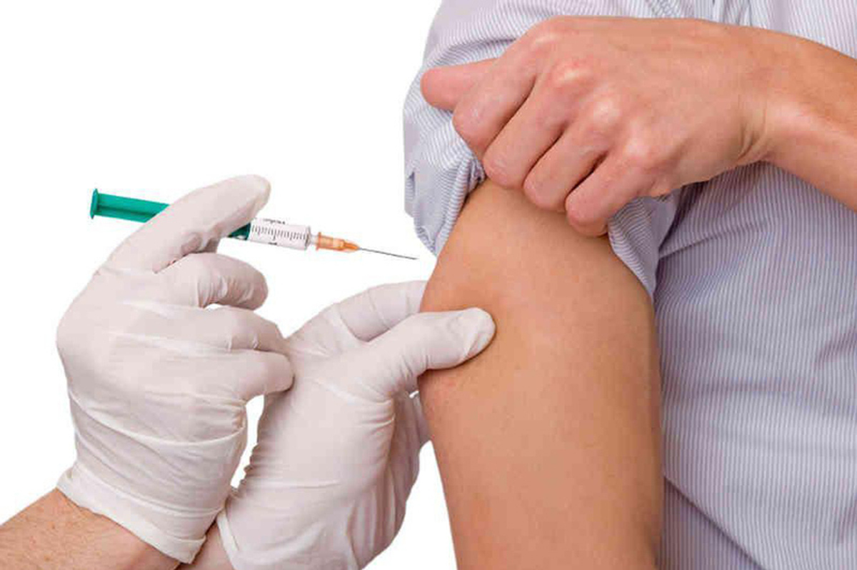 واکسینه شدن 70 درصد مردم شازند علیه کرونا